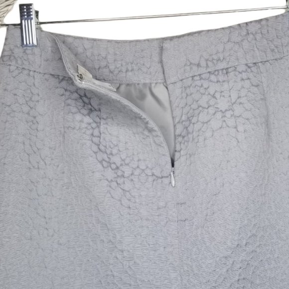 LOFT Gray Textured Above The Knee Pencil Skirt Zipper Clasp Back Size 6P - Picture 4 of 6